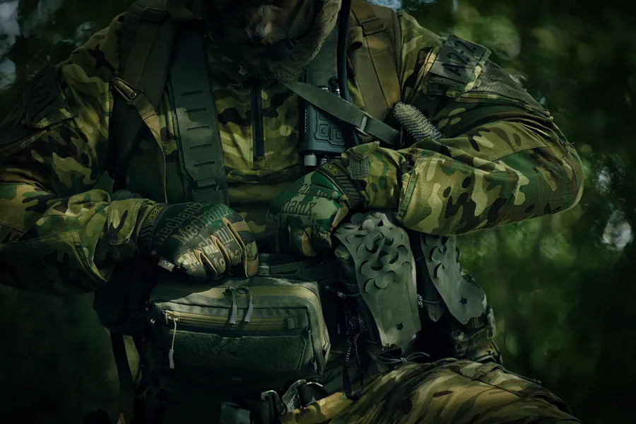 Close torso view in woodland, arm resting over the plate carrier front